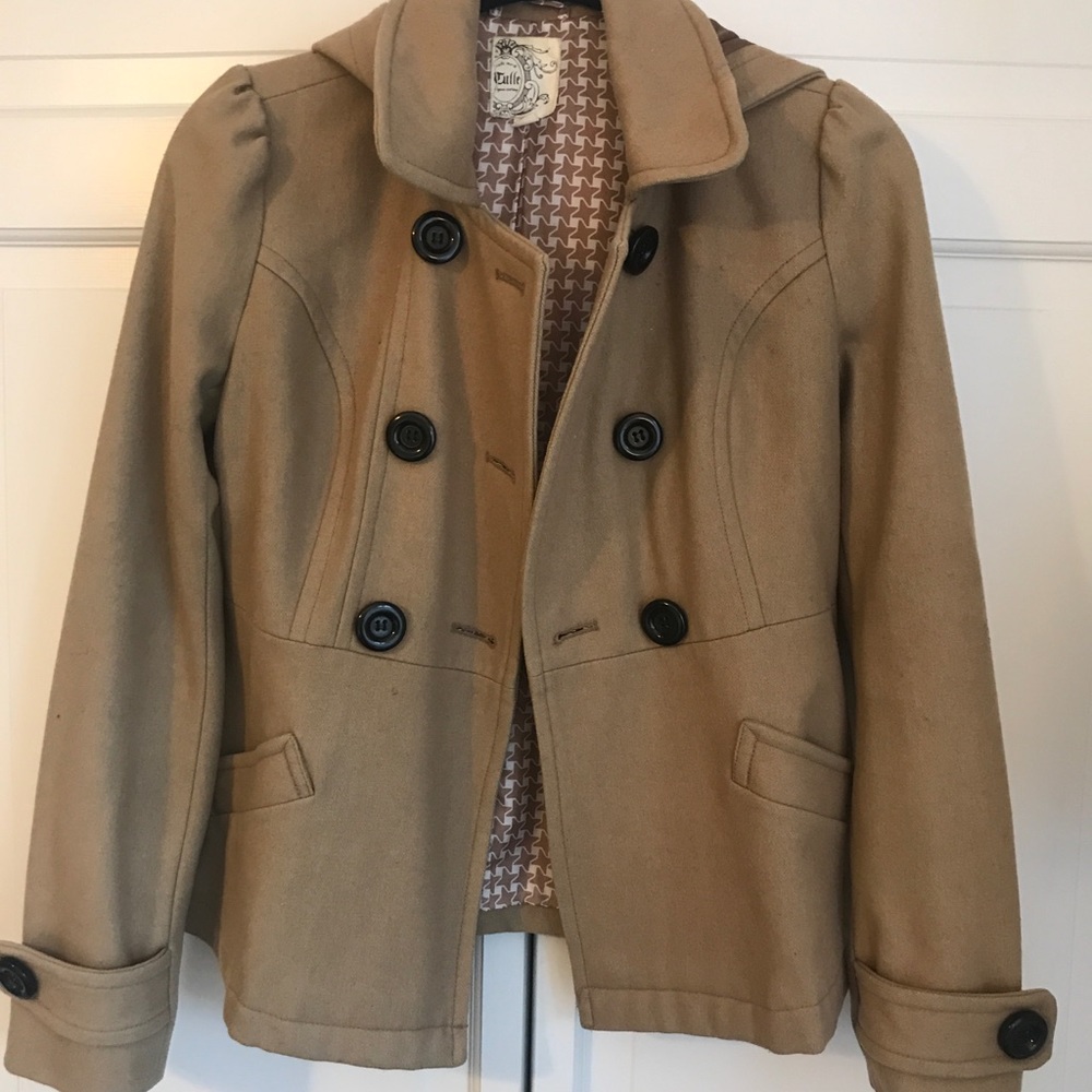 Women’s tan peacoat